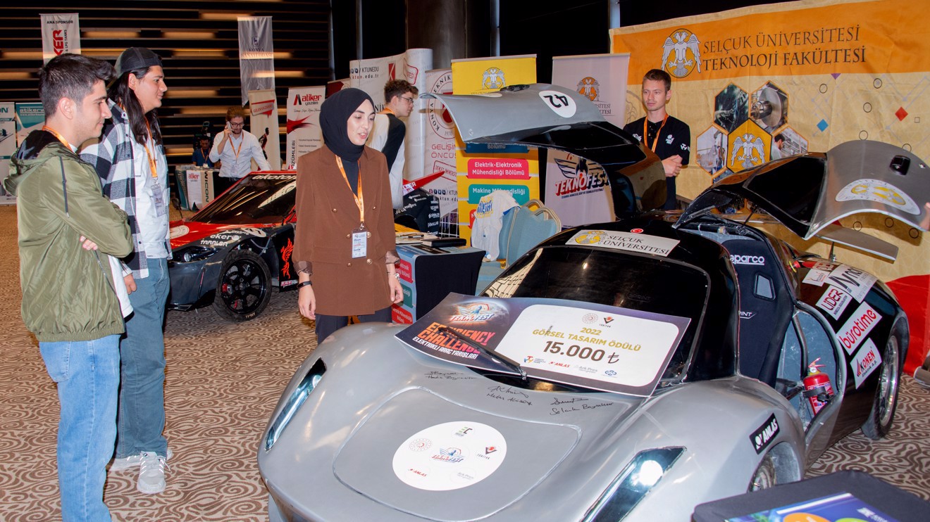 Selçuk Üniversitesi elektrikli aracı 'Alparslan', otomotiv sektörüyle buluştu